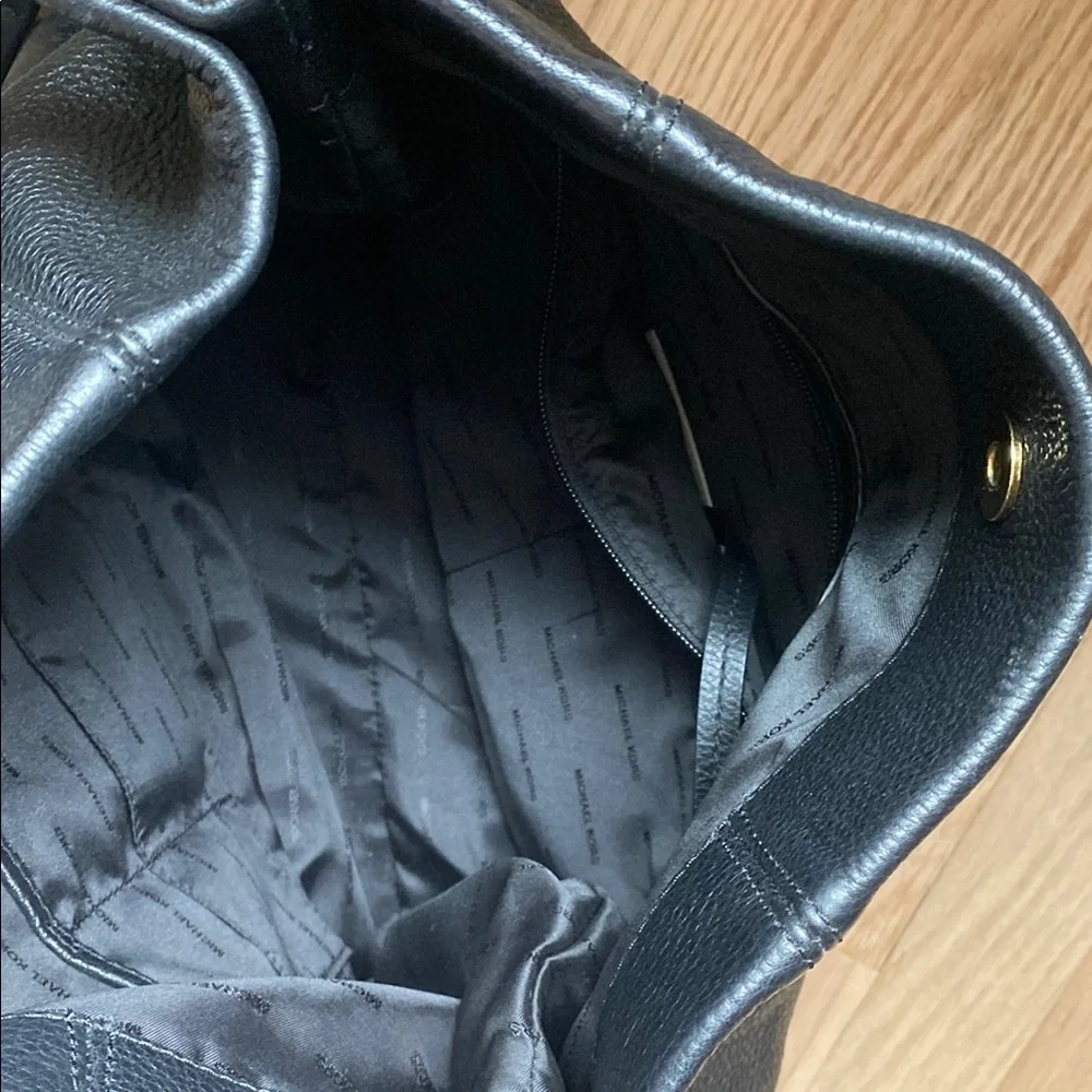 Michael Kors Black Leather Shoulder Bag - Picture 3 of 5